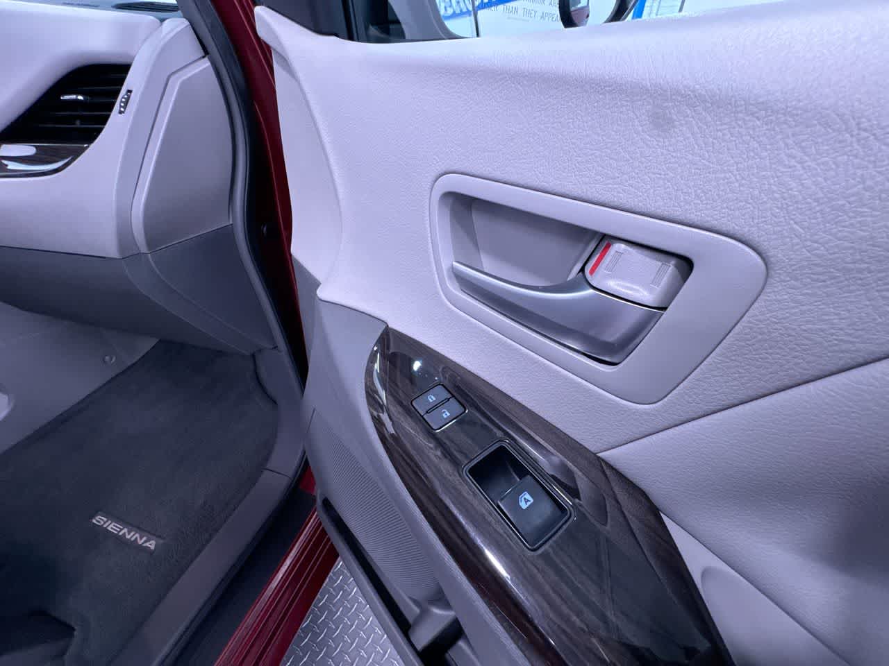 2016 Toyota Sienna XLE